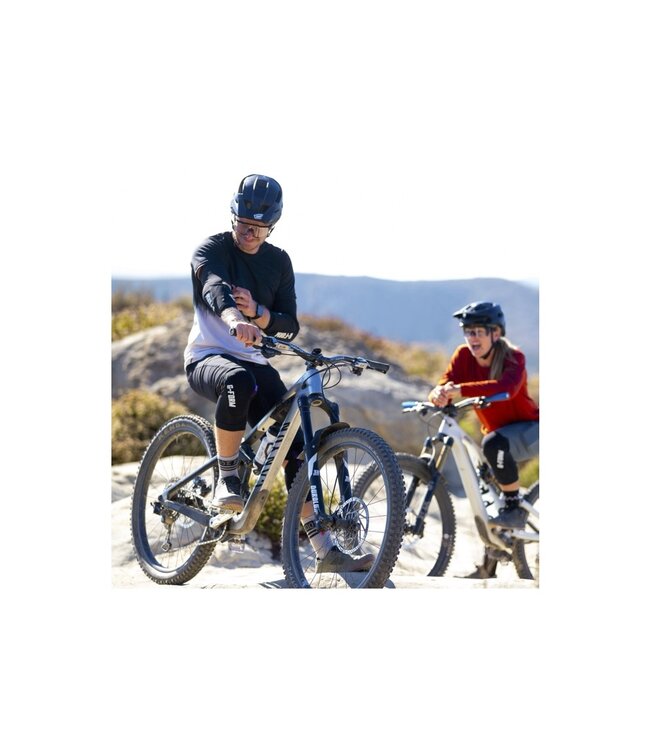 G-Form Terra Knee Guards