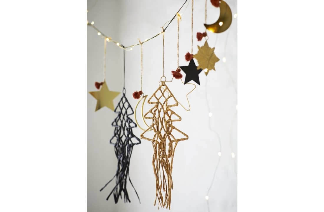 Madam Stoltz hanger maan