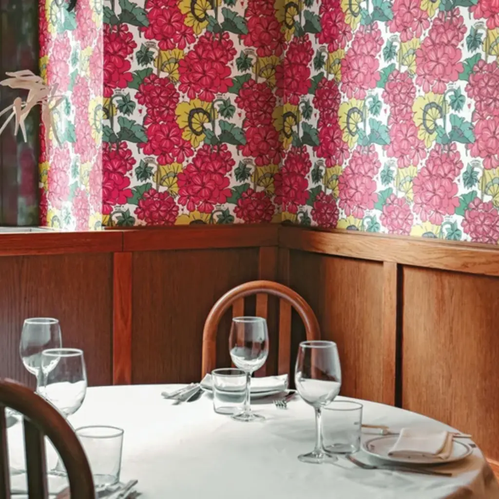 Hooked on Walls Hookedonwalls Enriquezland behang Love Geranei 25506