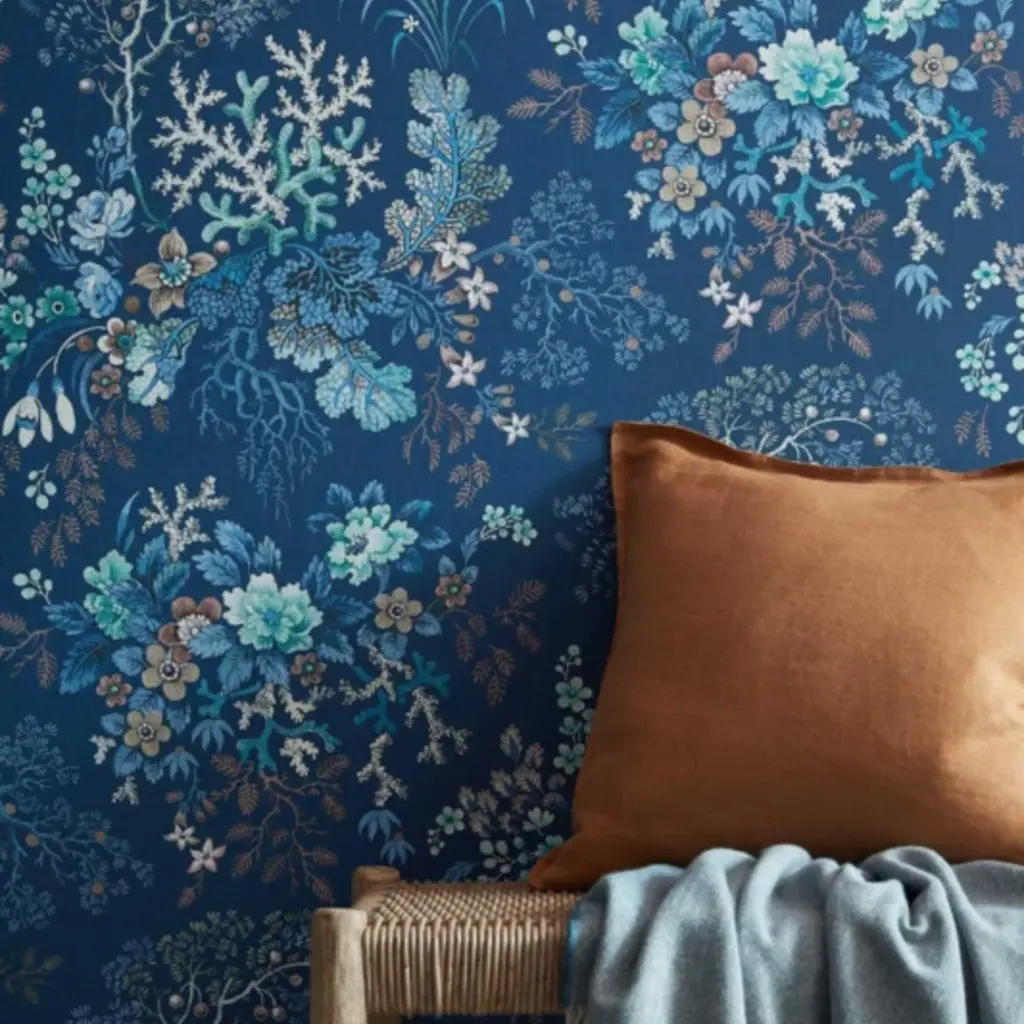 Hooked on Walls Hookedonwalls Young Traditionals behang Kilburn's Coral 27802