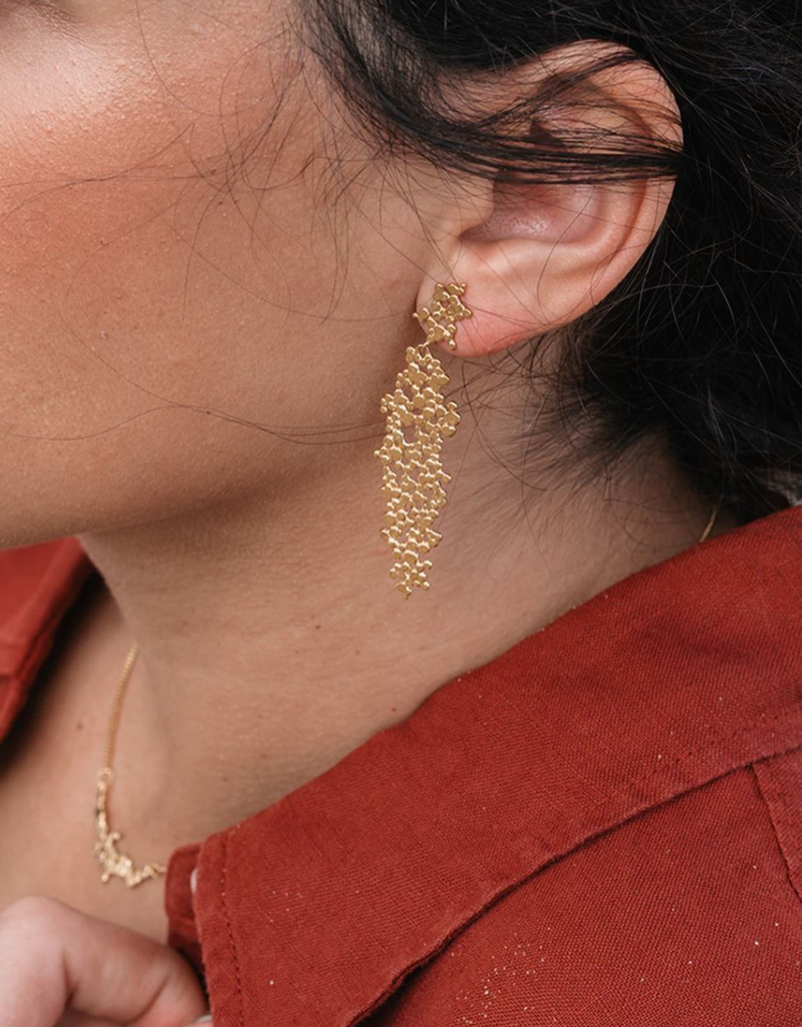 Post earrings pendant granulé gold-plated