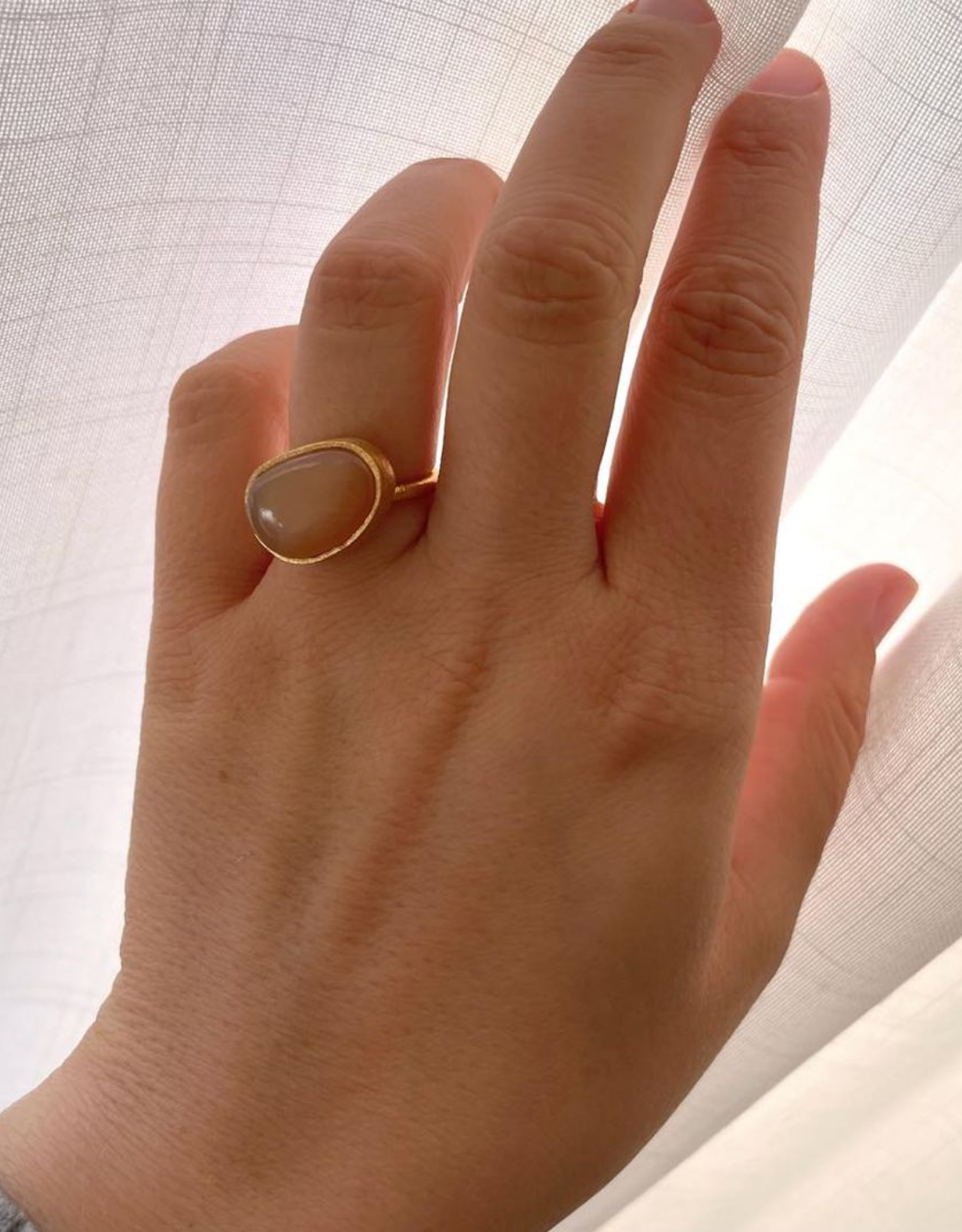 Ring orange moonstone