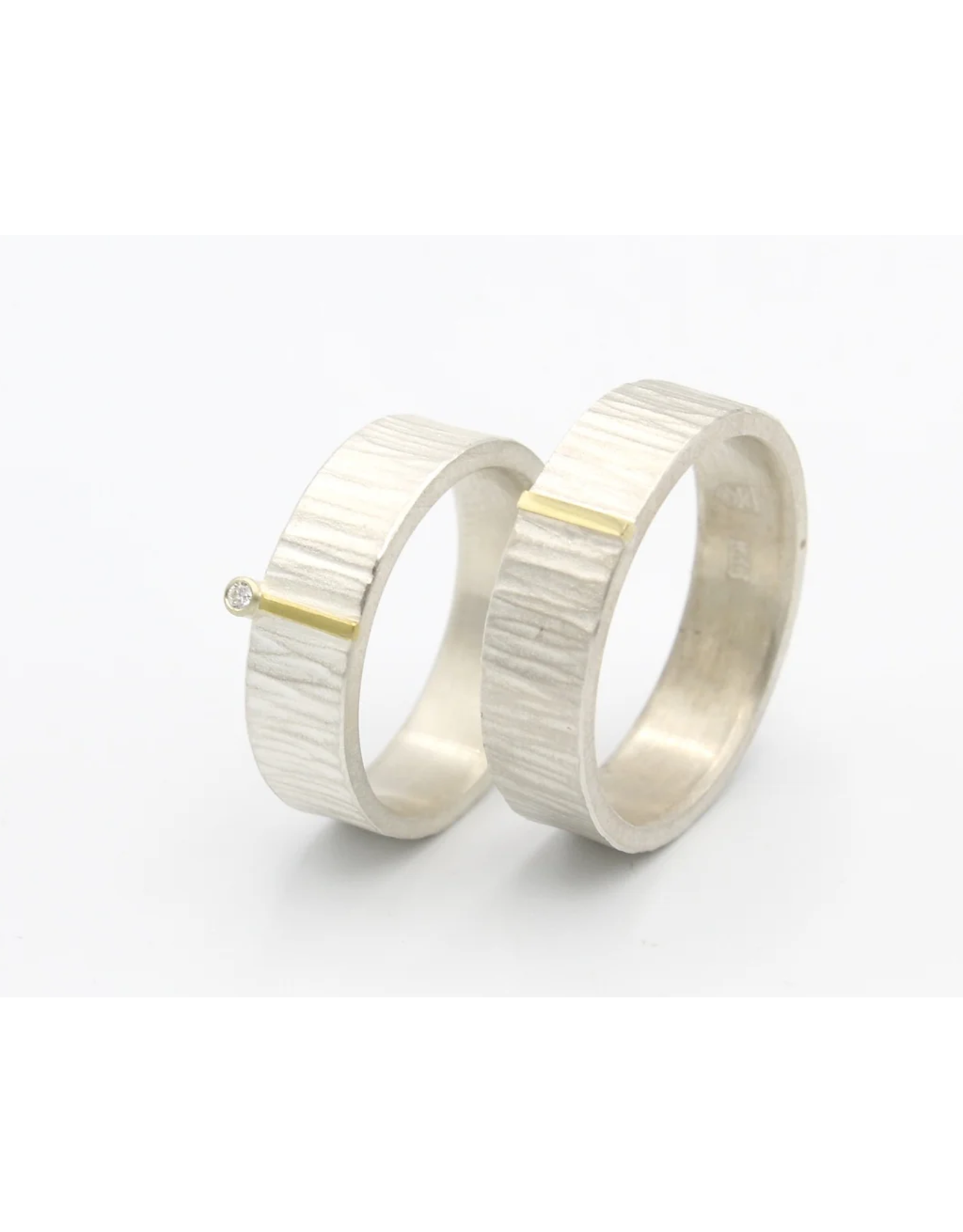 ring-goudplaat-diamant-gehamerd-kwesto