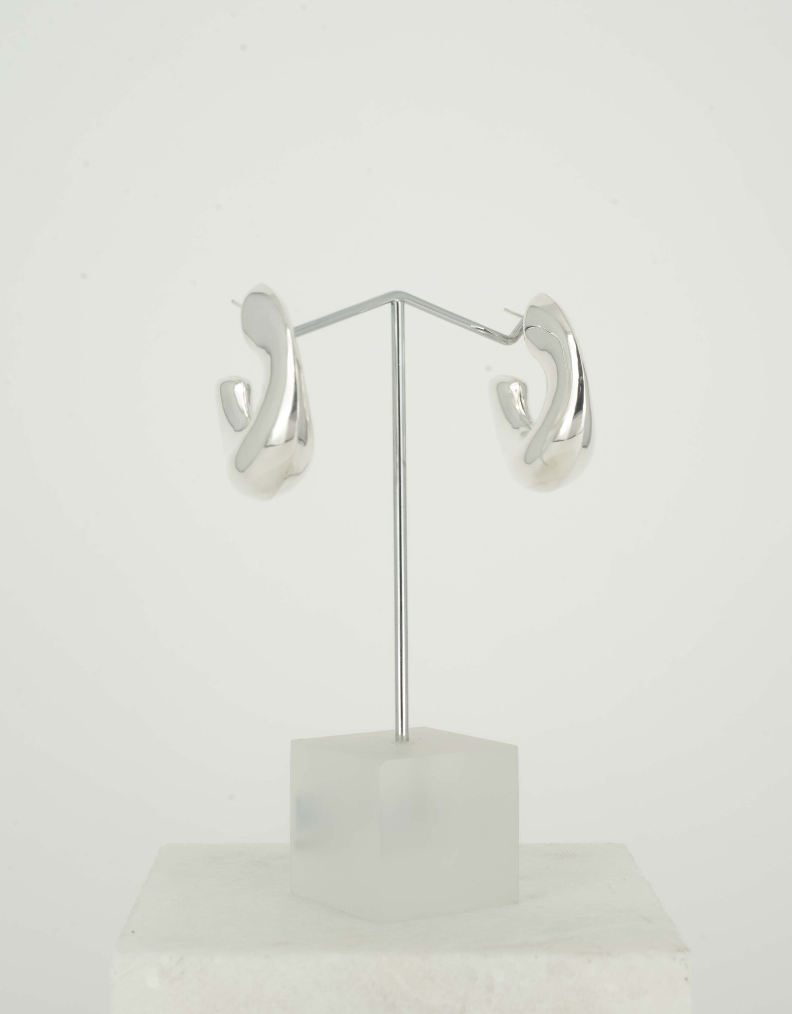 M-Twisty Hoops