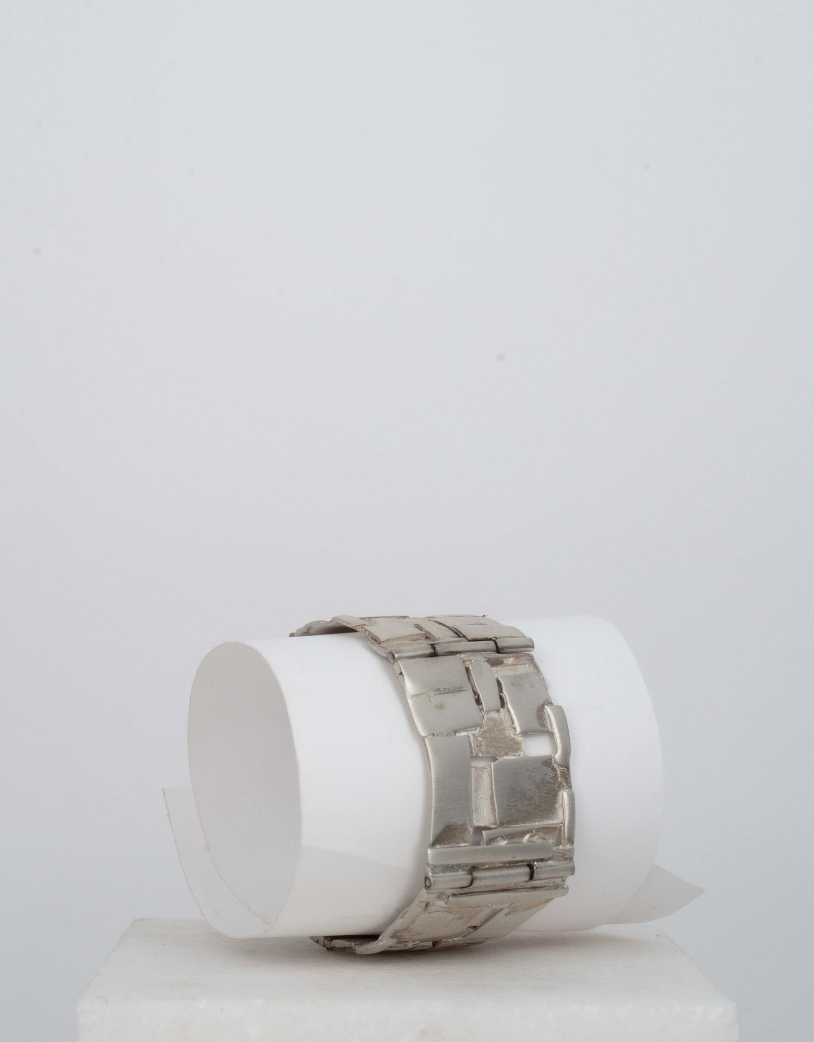 Bracelet Masonry Wall