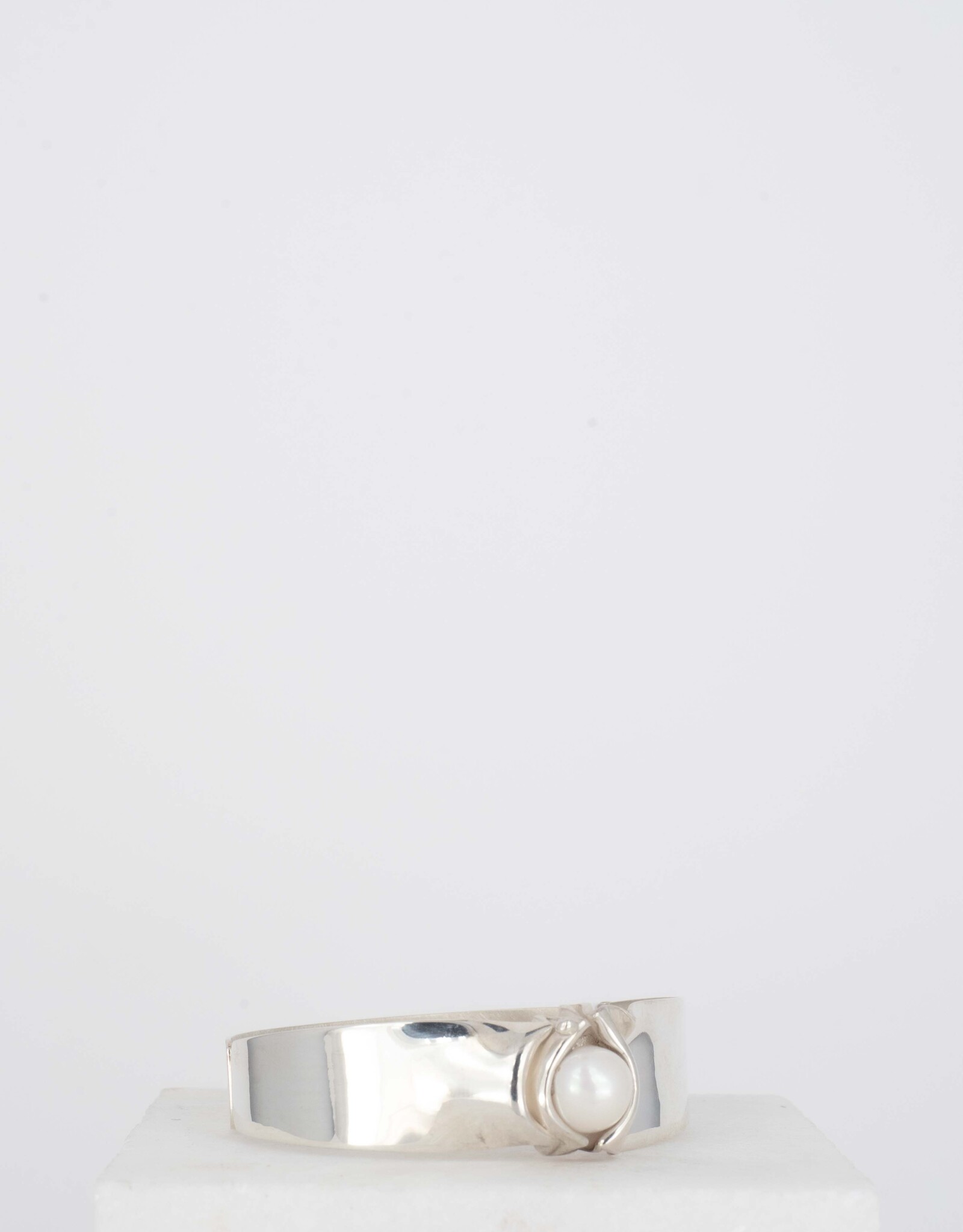 Bracelet Round White Pearl