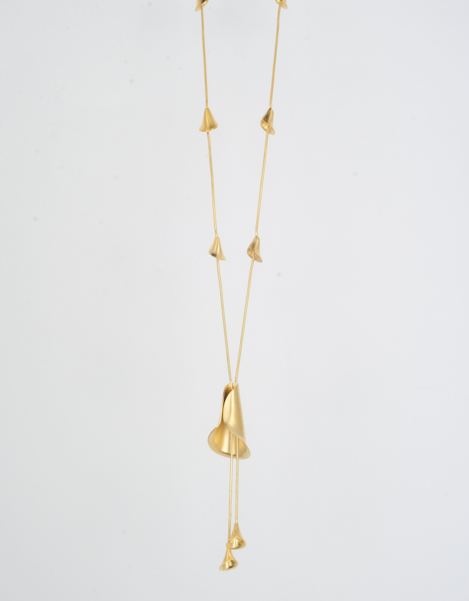 Collier lelie verguld
