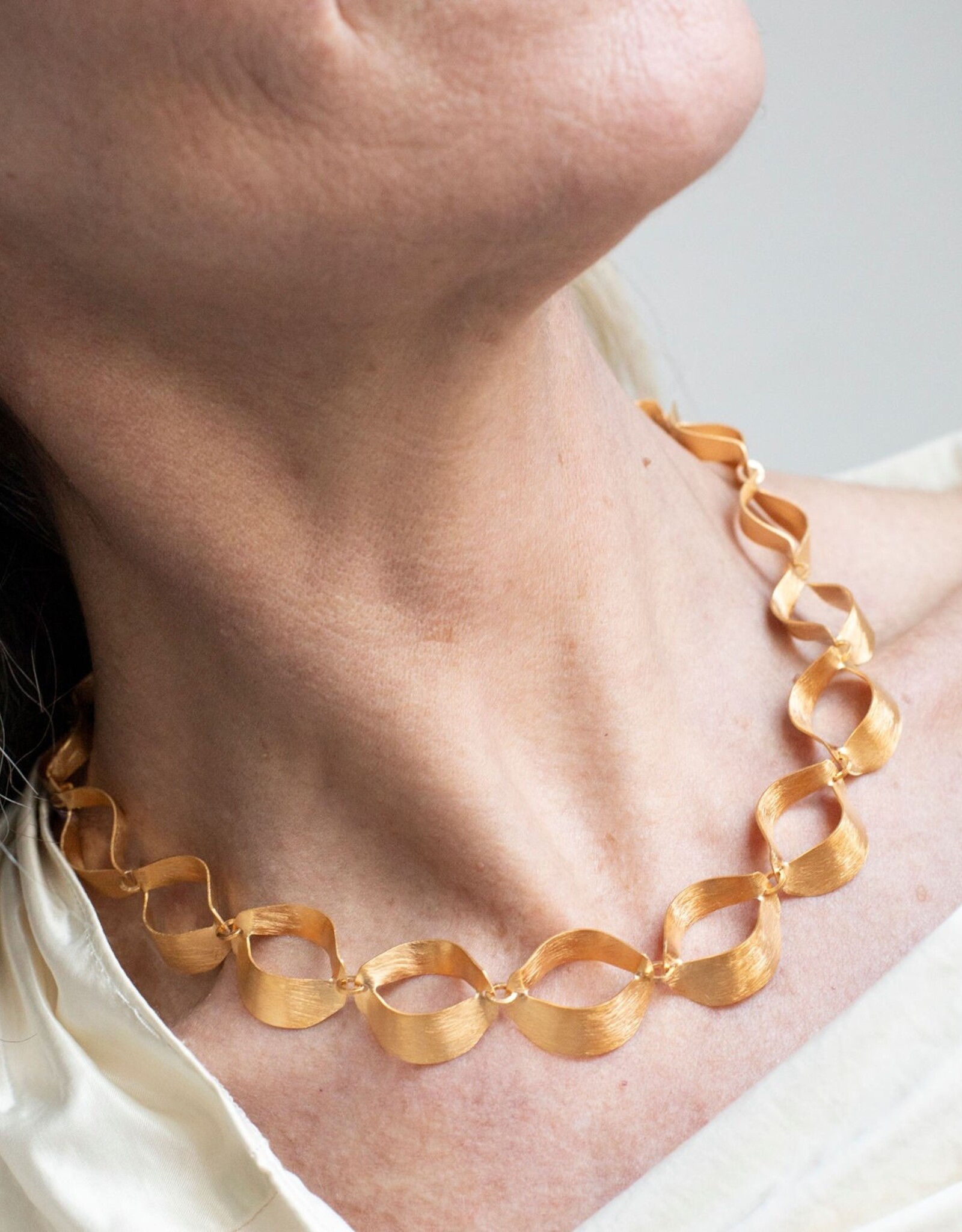 Necklace Waves