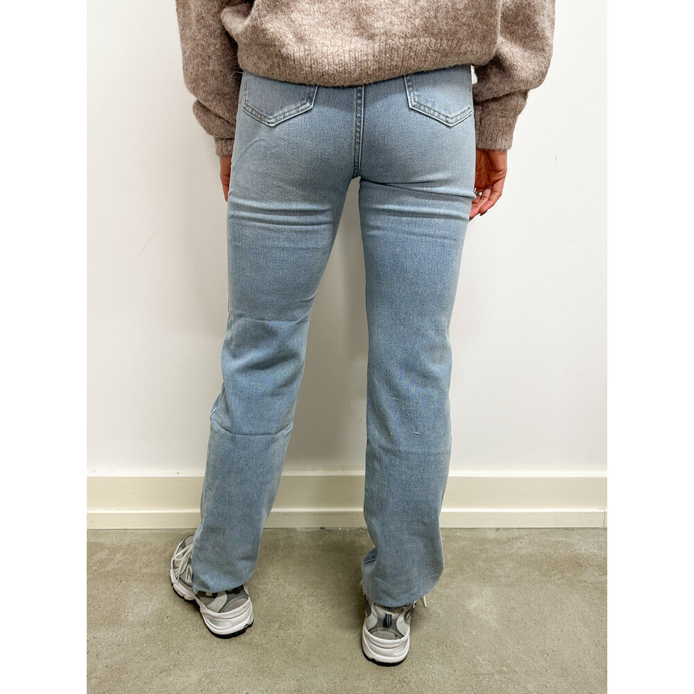 LUCY REDIAL STRAIGHT RUFFLE JEANS - LIGHT BLUE