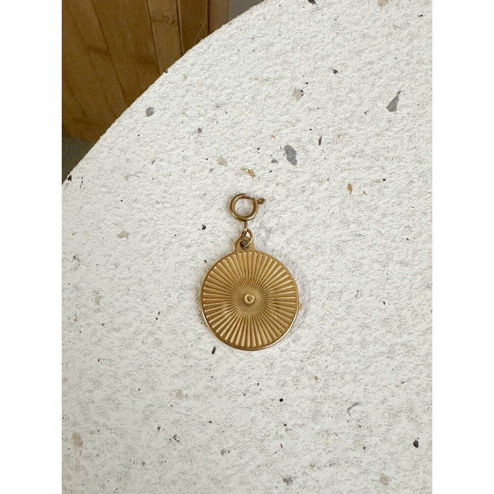 Le Veer BAROQUE COIN CHARM - GOLD