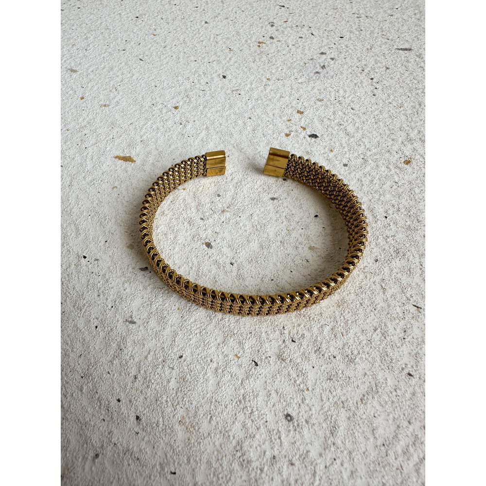 Day & Eve DAISY BANGLE BRACELET - GOLD
