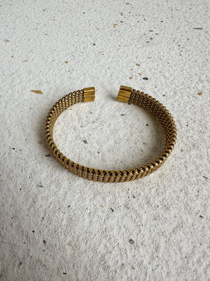 Day & Eve DAISY BANGLE BRACELET - GOLD
