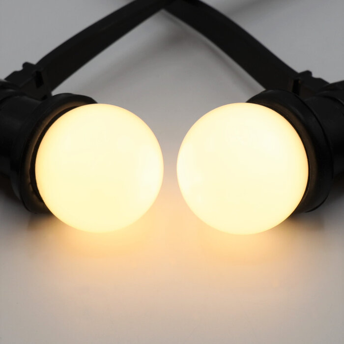 Warm witte LED lampen met standaard melkwitte kap, Ø45