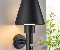 Buiten wandlamp met lampenkap en sensor - Marta