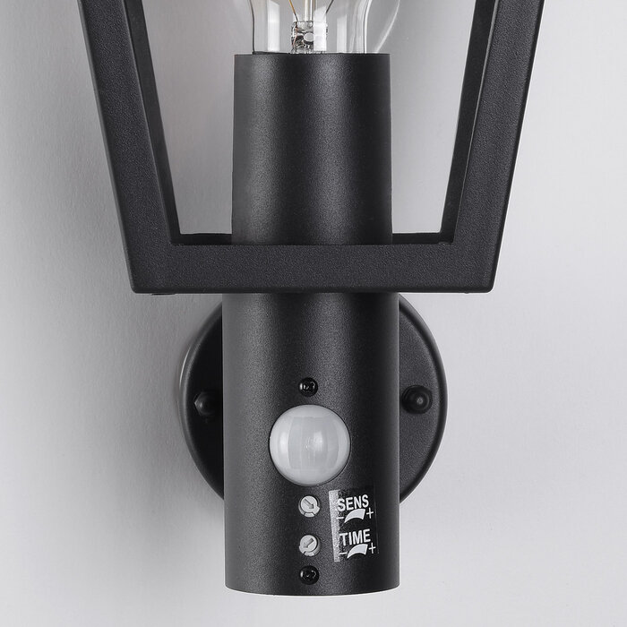 Landelijke buitenwandlamp Dax met sensor - zwart