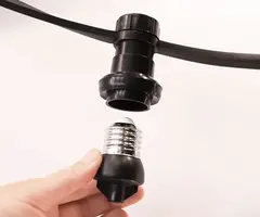 Zwarte E27 afdekfitting voor prikkabels