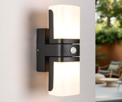 Verstelbare wandlamp Bobby met sensor - zwart