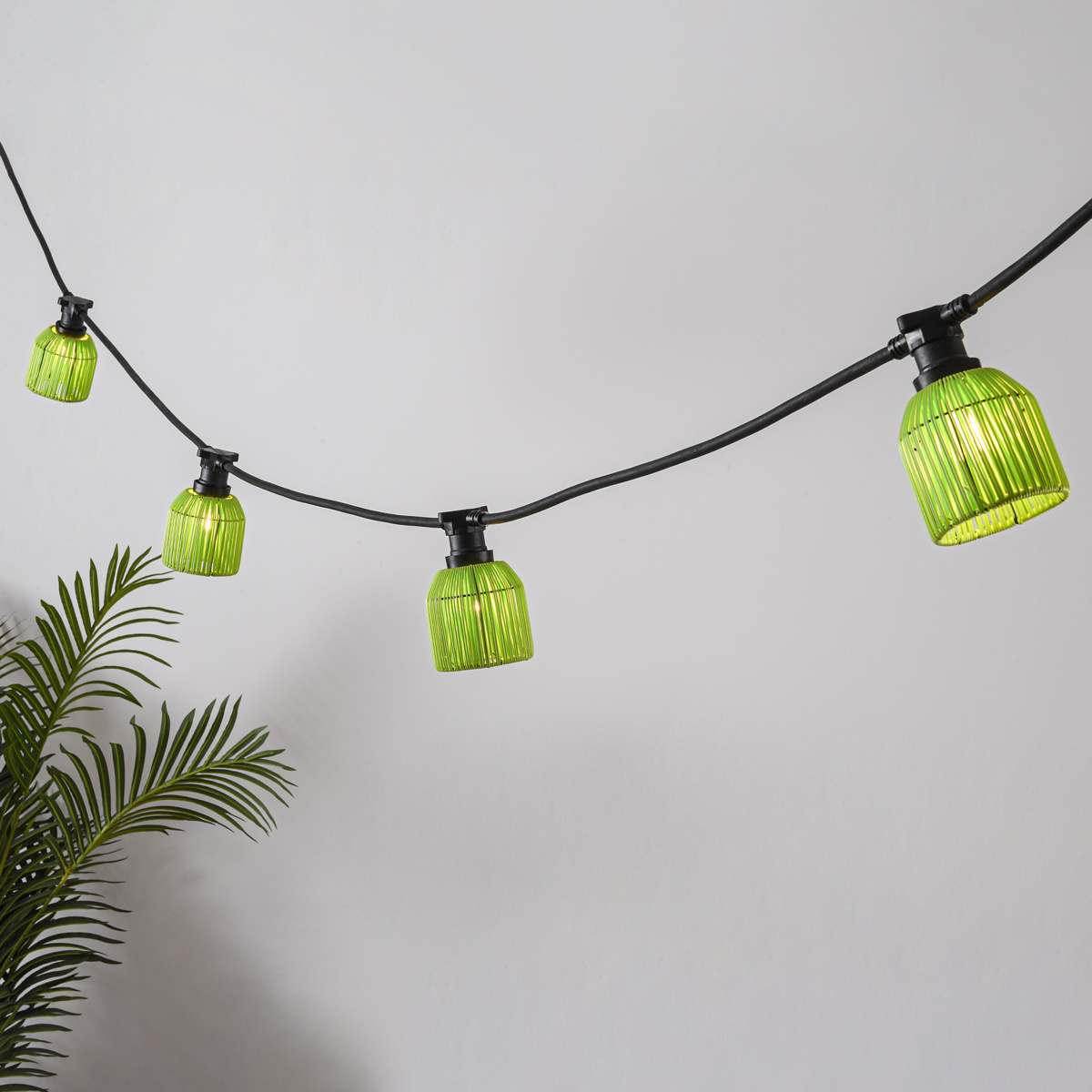 Groene prikkabel kap in rotanlook (returns not accepted)