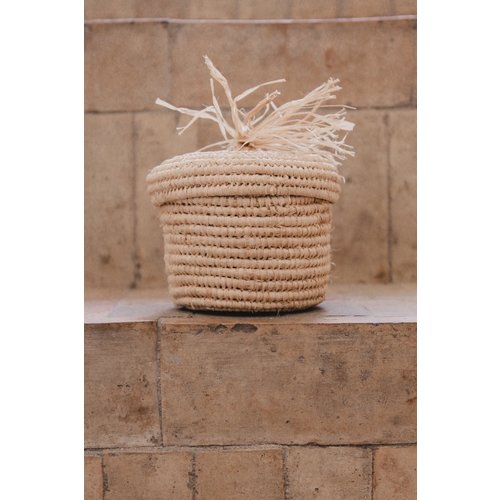 Raffia mandje met deksel en tassel 