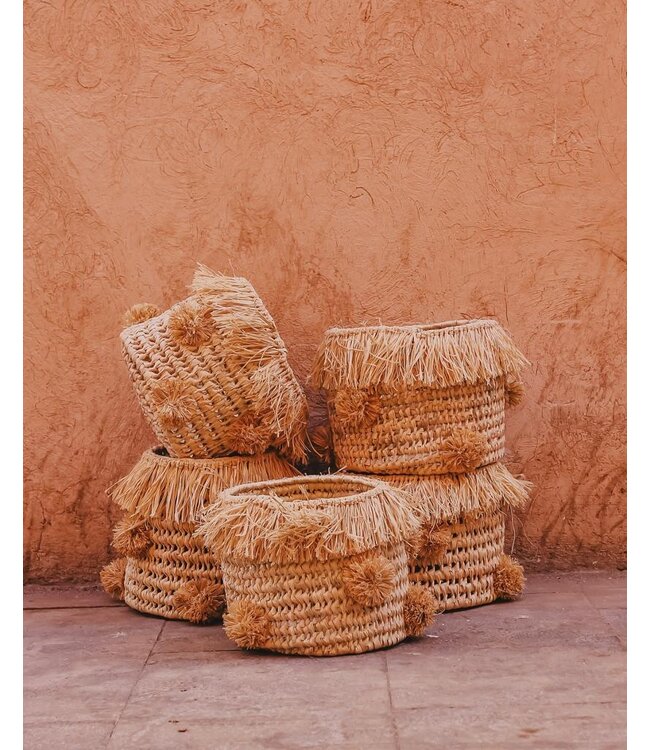 Raffia fringe pompom mand