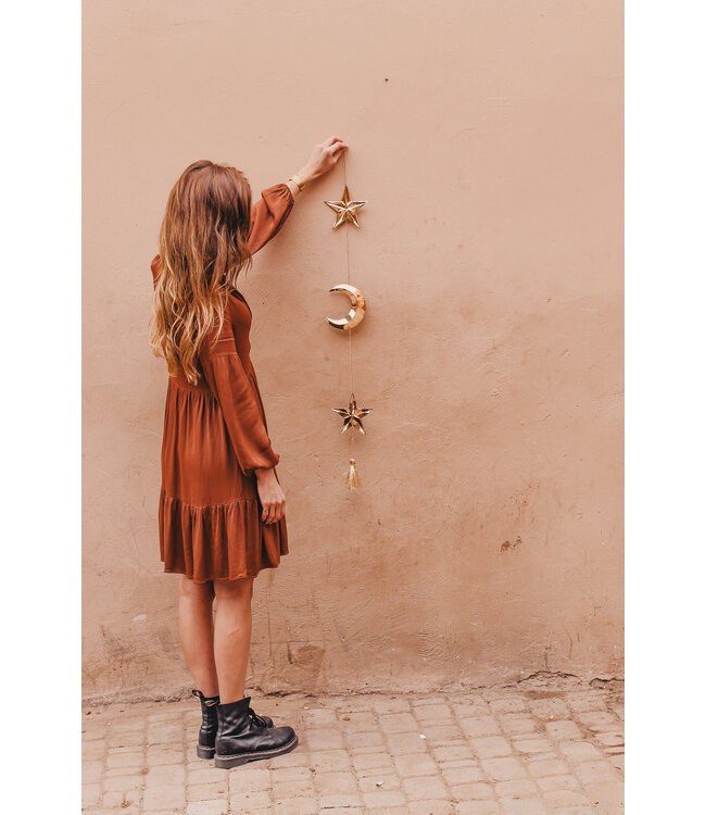 Messing slinger Over the Moon