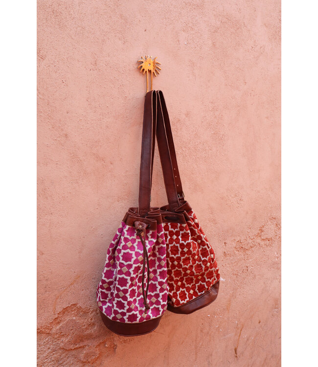 Crossbody tas brocade M | Fuchsia