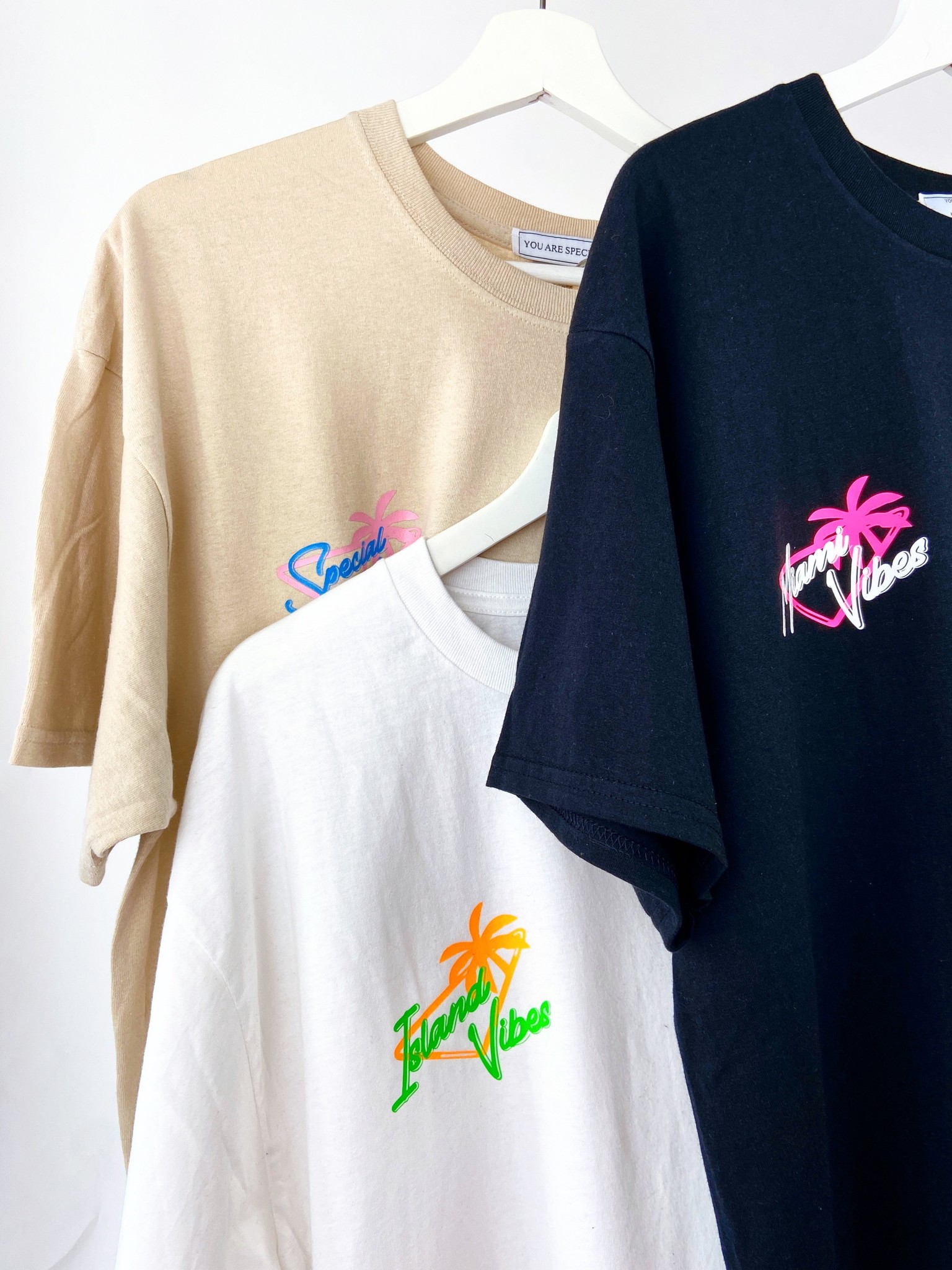 Boodschapper Krijt Nuchter Island Vibes'' T-shirt Wit'' T-shirt Wit | ISLAND T-SHIRT | YAS - You Are  Special NL