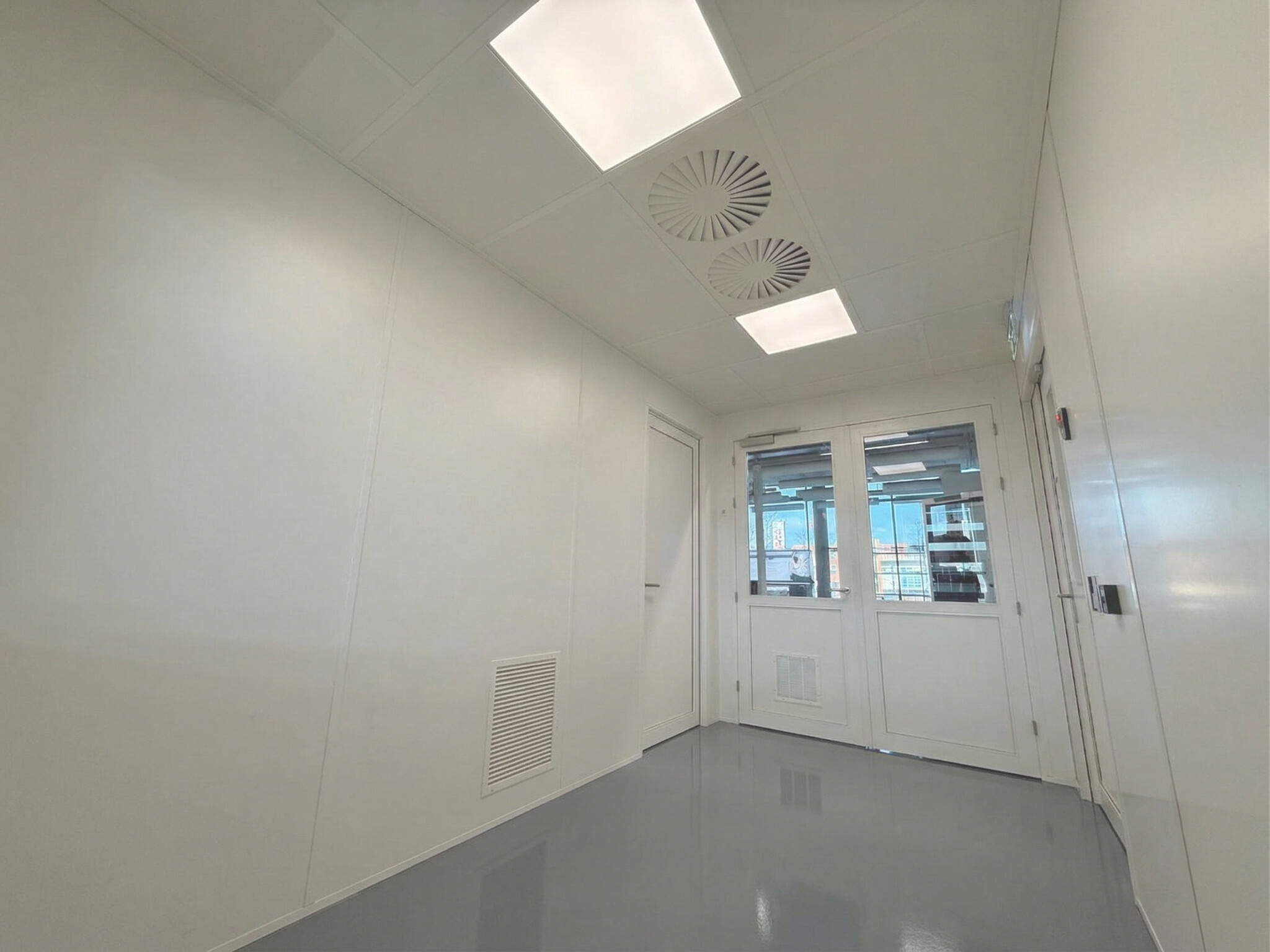 42m² HolloFlex cleanroom voor Maxon Motor Benelux — 3
