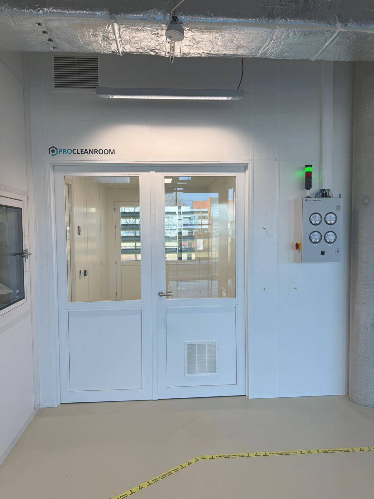 42m² HolloFlex cleanroom voor Maxon Motor Benelux — 2