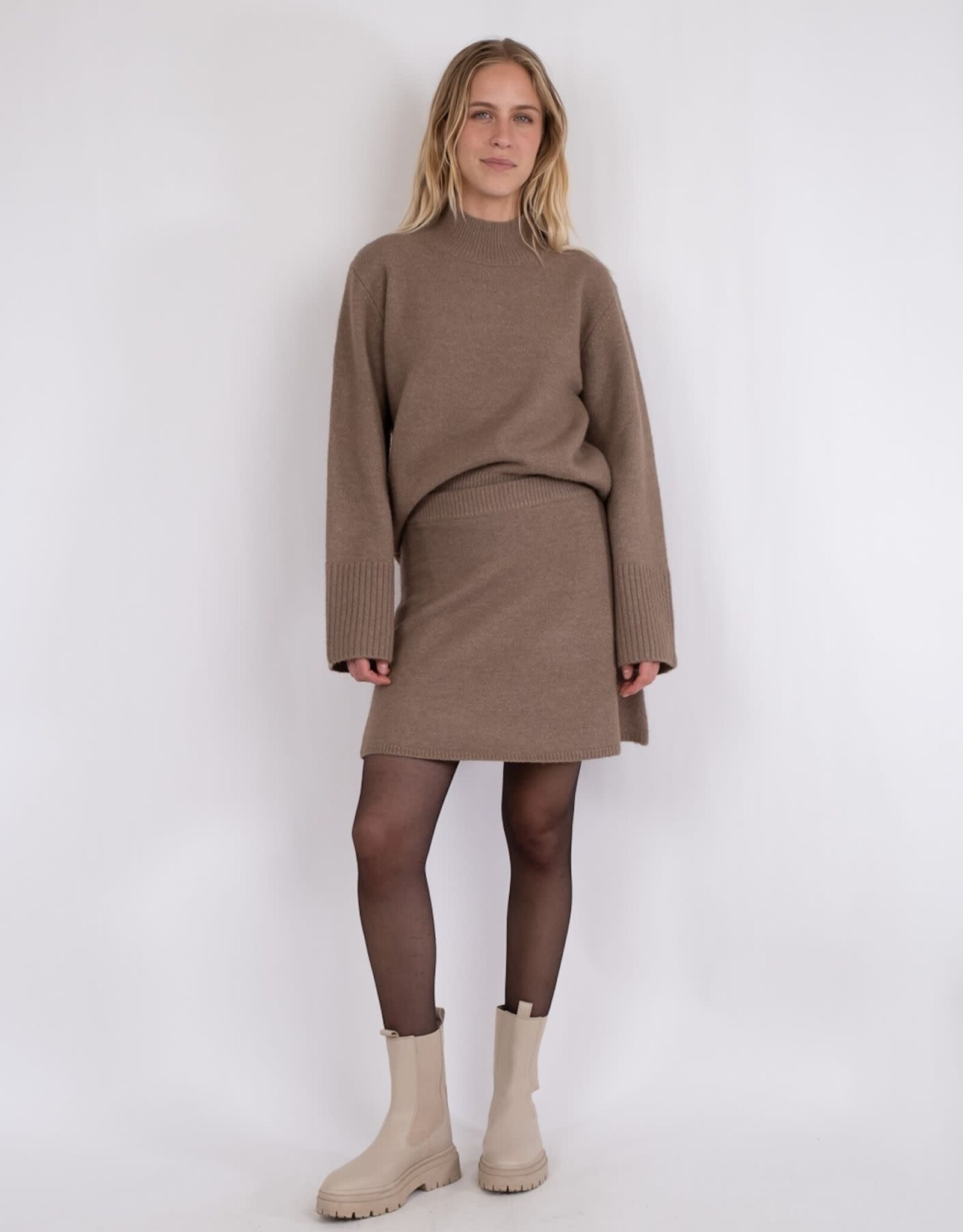 Rok Knit 'Gisa' - Dusty Brown - Neo Noir