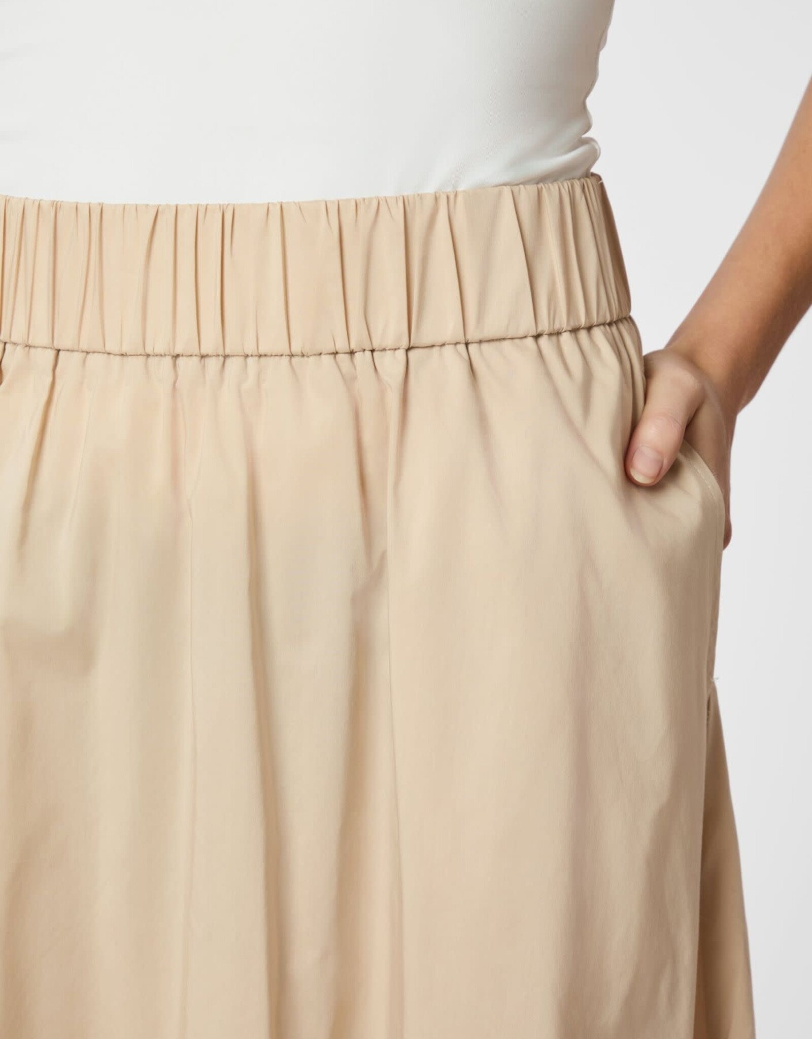 Rok Long 'Yara' - Dark Sand - Neo Noir