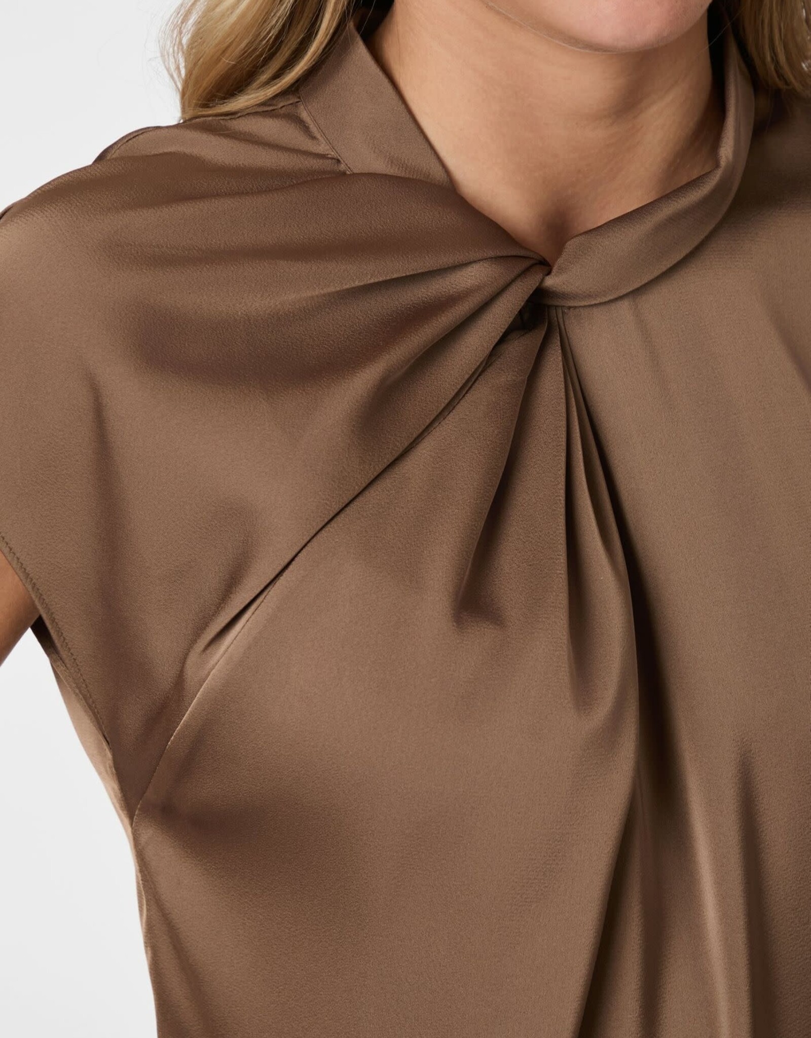 Blouse Satin 'Fleur Drapy' - Dusty Brown - Neo Noir