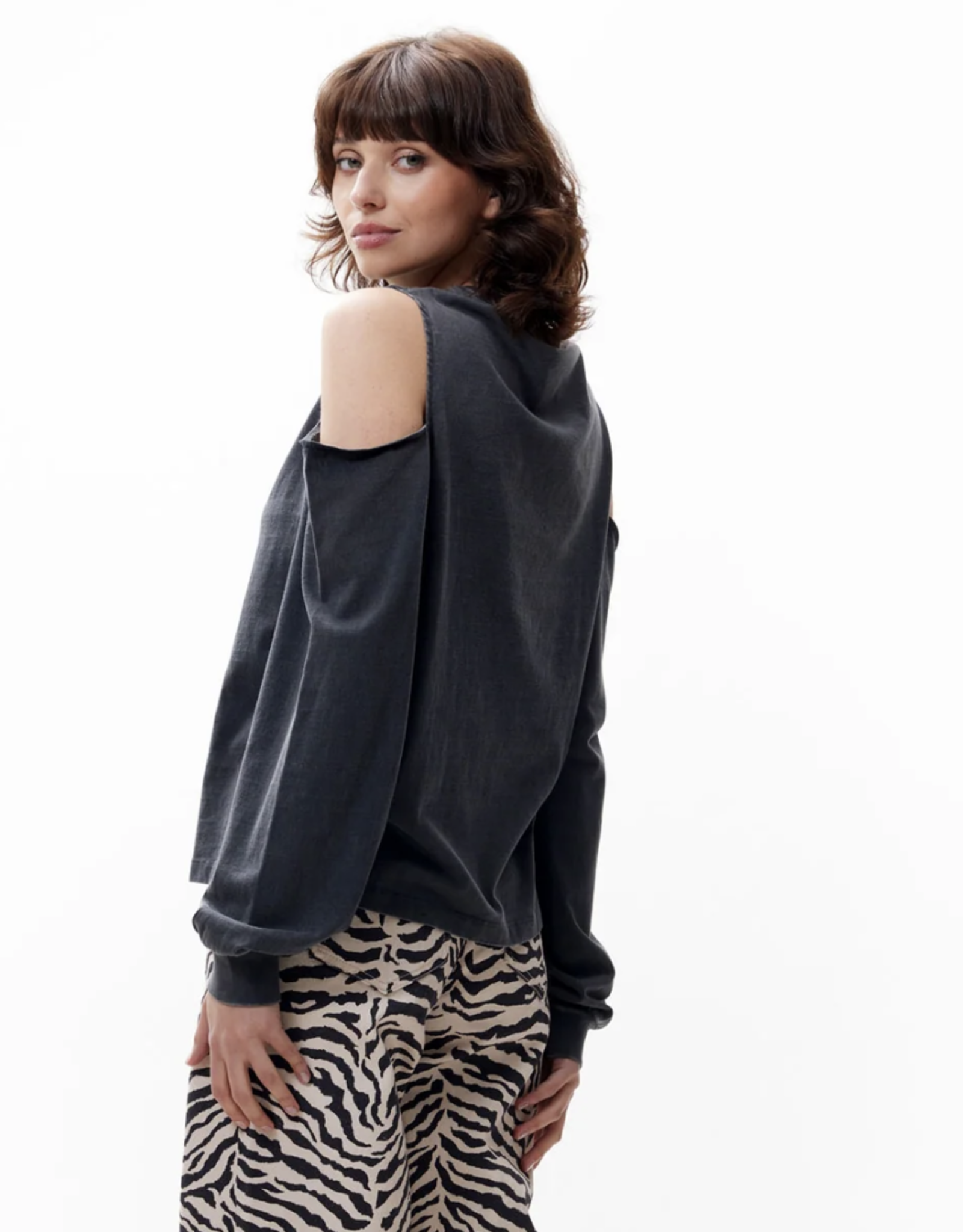 Catwalk Junkie T-Shirt Lange Mouw 'Open Shoulder' - Faded Dark Grey - Catwalk Junkie
