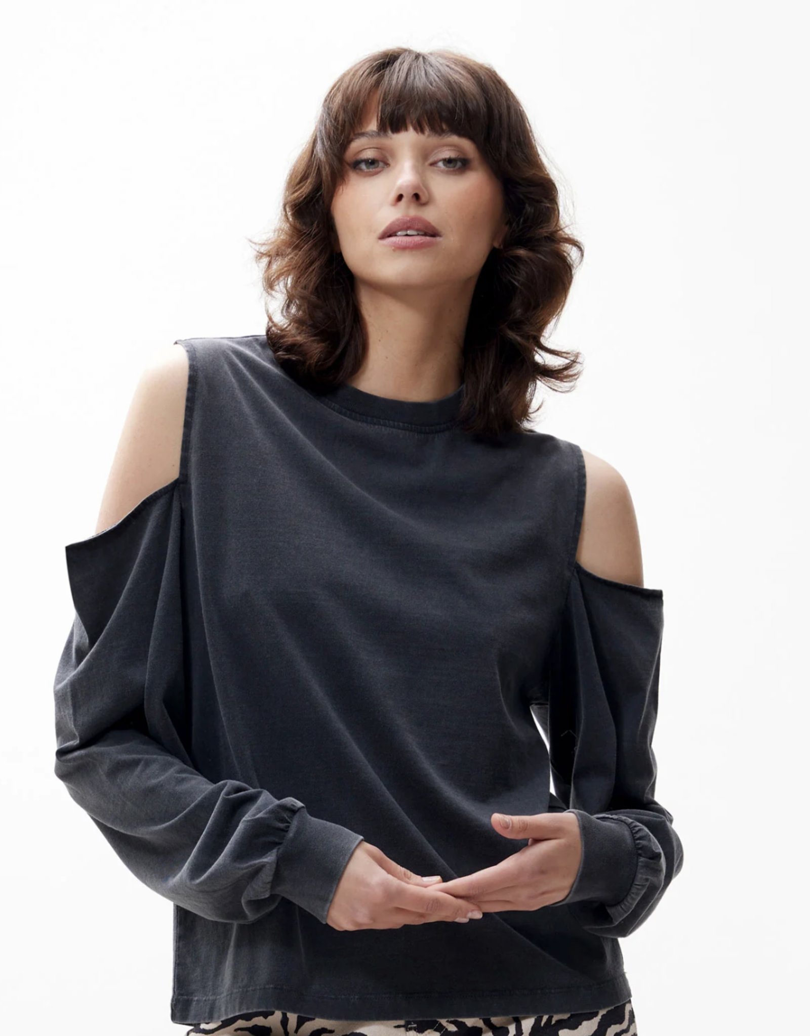 Catwalk Junkie T-Shirt Lange Mouw 'Open Shoulder' - Faded Dark Grey - Catwalk Junkie