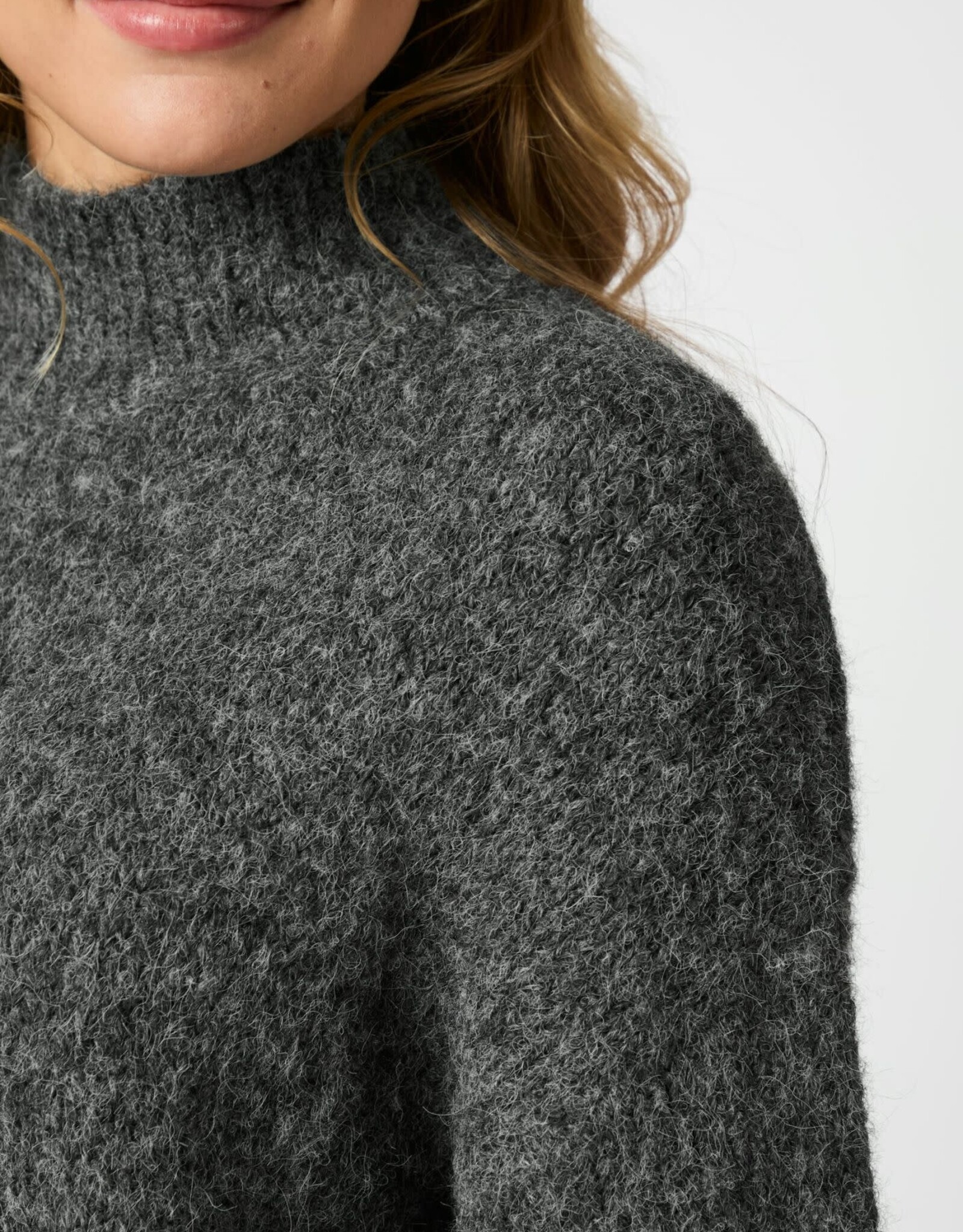 Pull Fluffy 'Paulina' - Antracit - Neo Noir