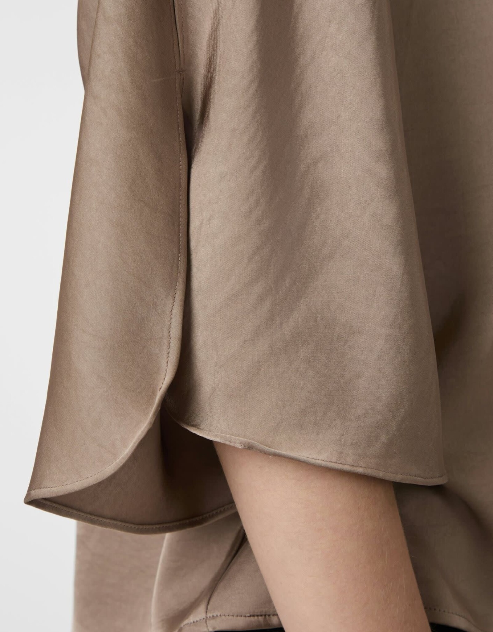 Blouse Heavy Sateen 'Liora' - Dark Taupe - Neo Noir