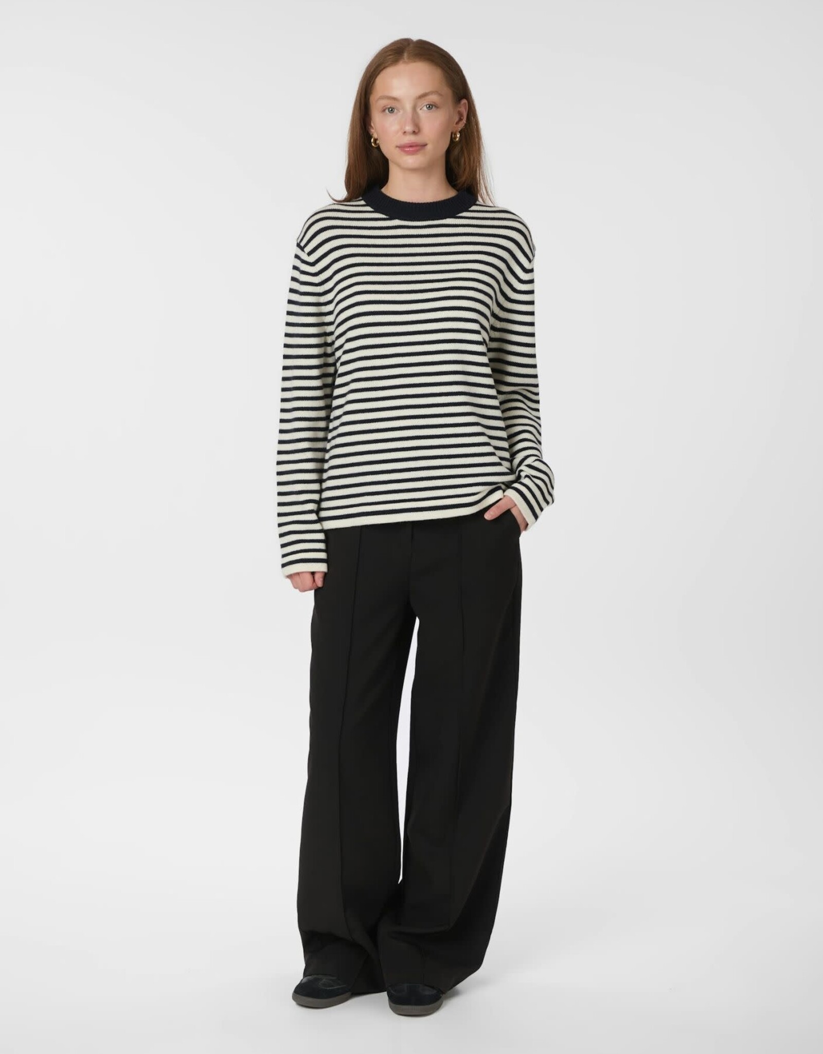 Pull Stripe 'Rivi' - White/Navy - Neo Noir