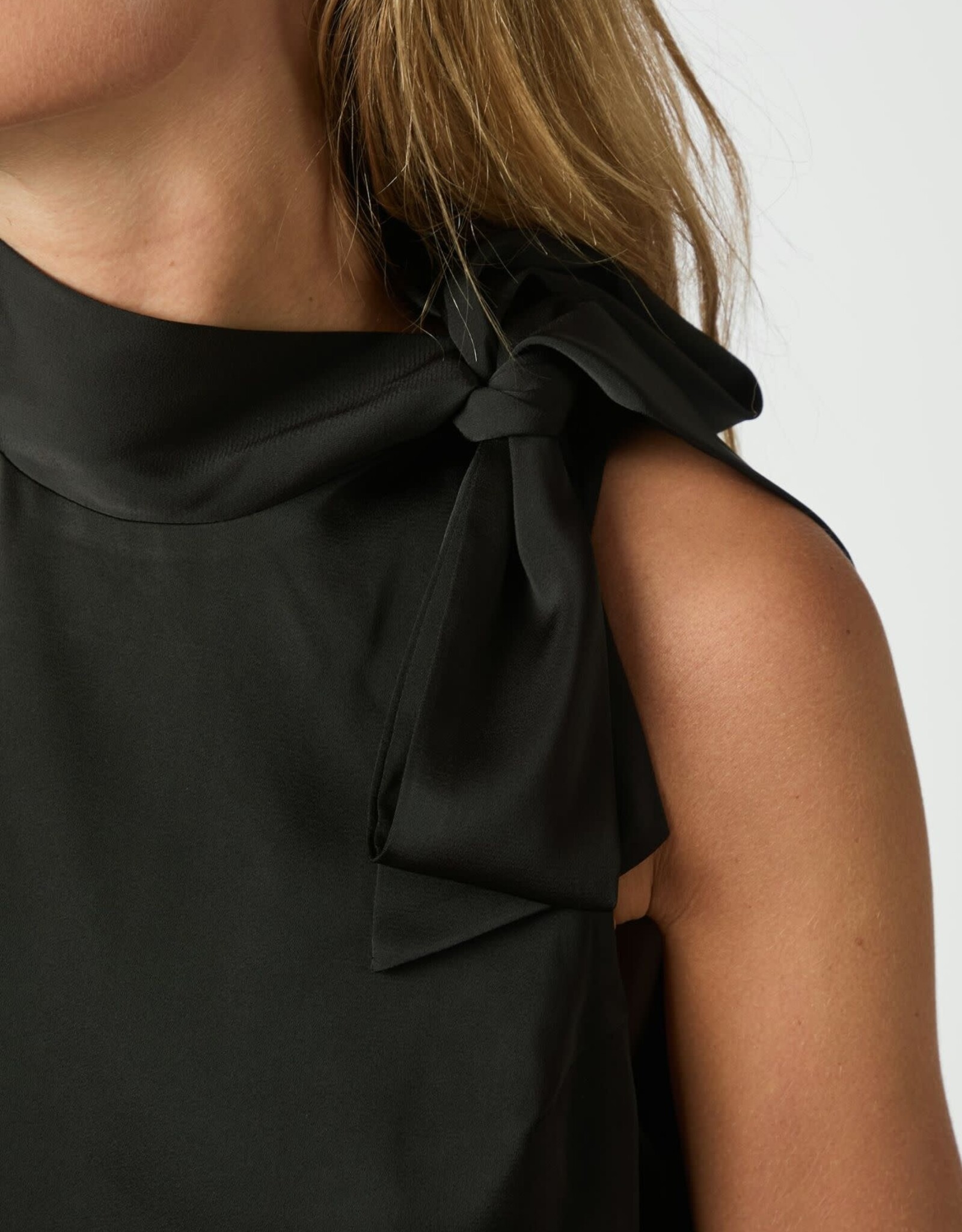 Blouse Drapy Satin 'Veda' - Black - Neo Noir