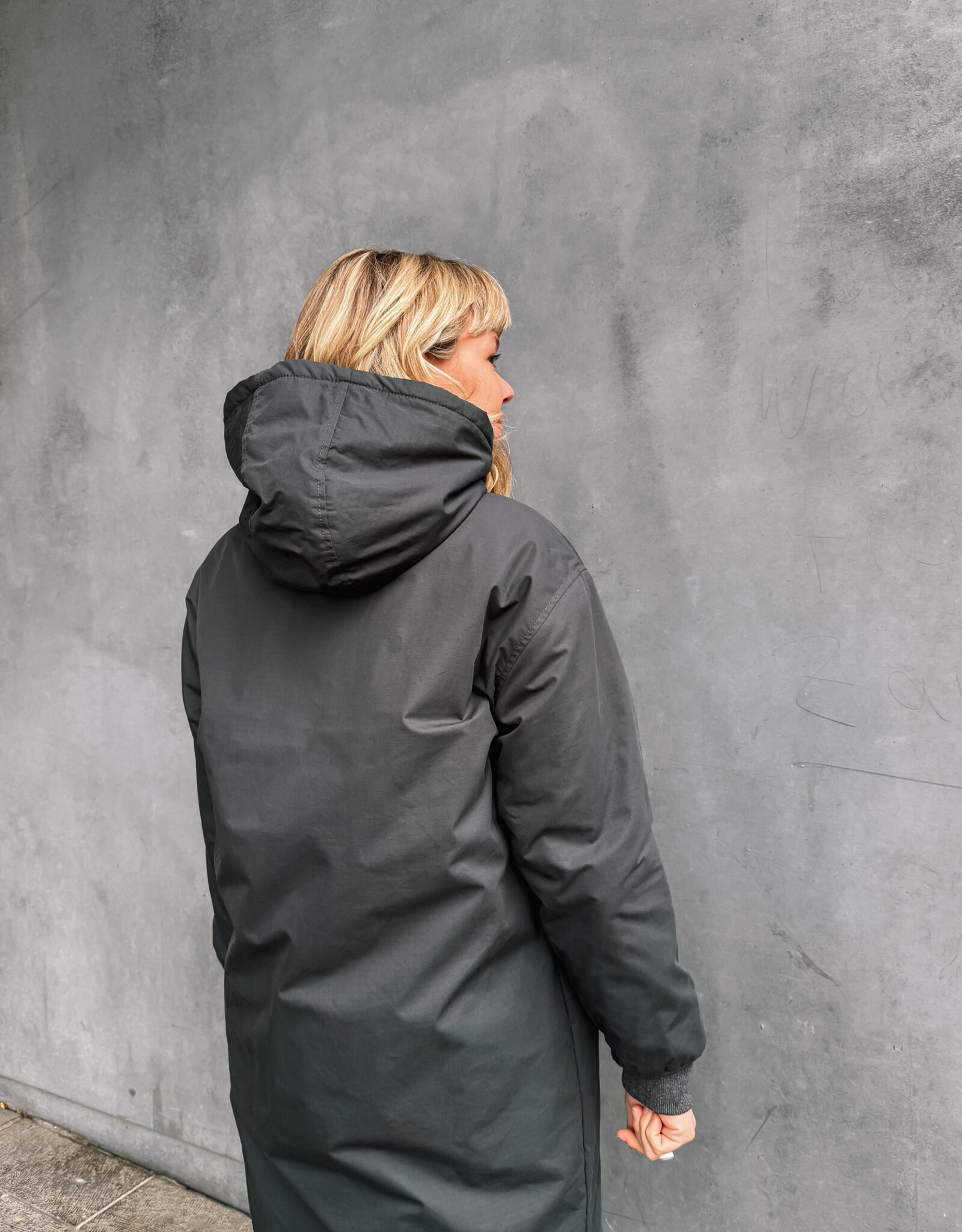 Laure+Max Lange Jas 'Giovanny' - Carbone Sans Print - Laure+Max