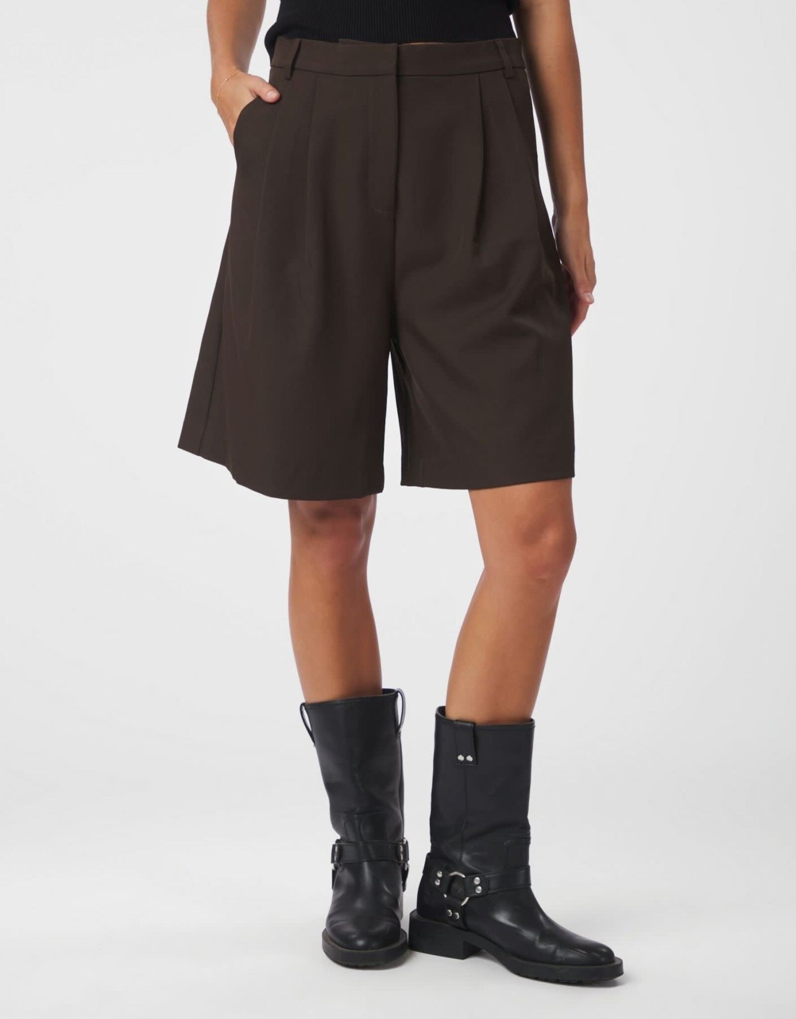 Bermuda 'Nika' - Dark Brown - Neo Noir