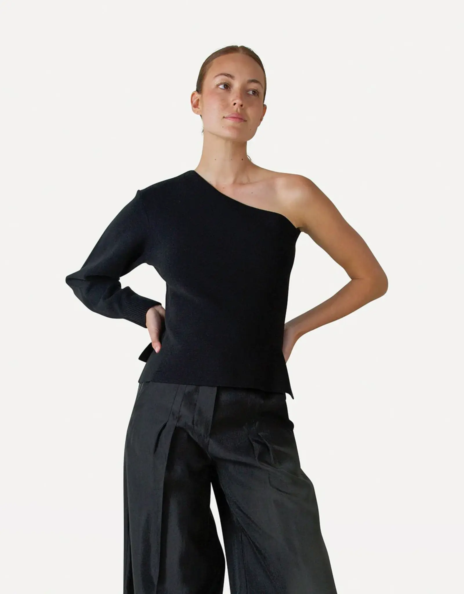 Another Label Pull Shoulder Off 'Nori' - Black - Another Label