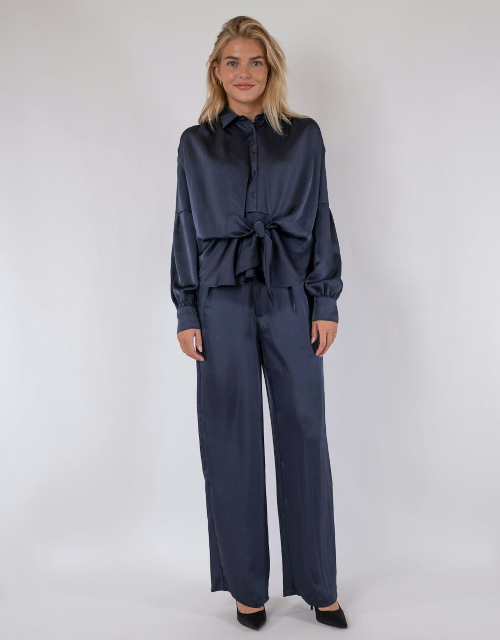 Blouse Satin 'Naja' - Midnight Blue - Neo Noir