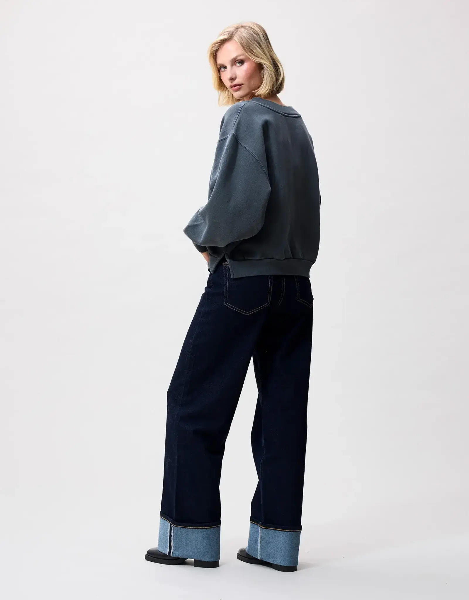 Catwalk Junkie Sweater 'Vneck' - Carbon - Catwalk Junkie