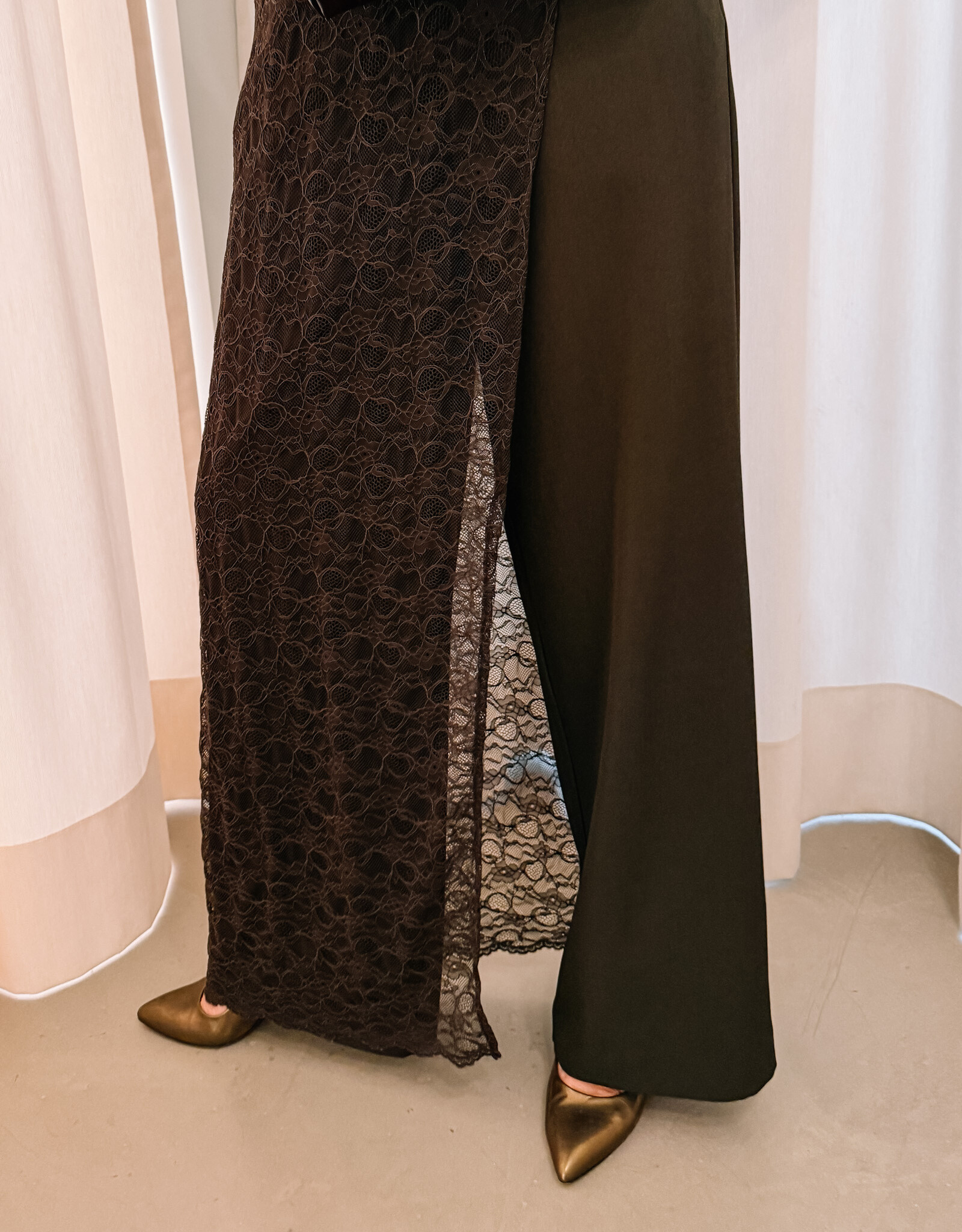 The Golden House Sarl Lange Jurk Kant  'Grace' - Choco TU