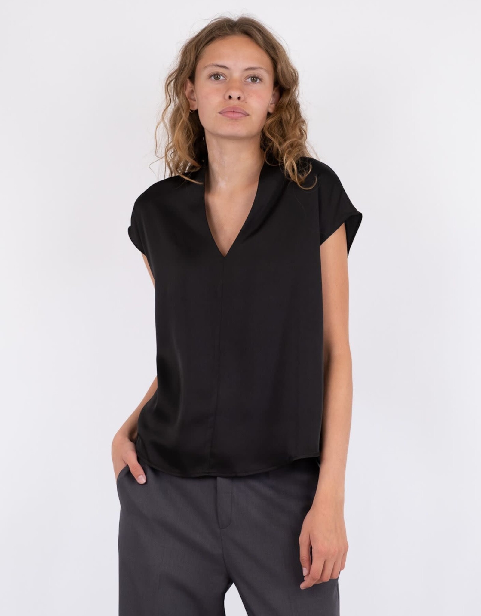 Blouse Satin 'Flana' - Black - Neo Noir