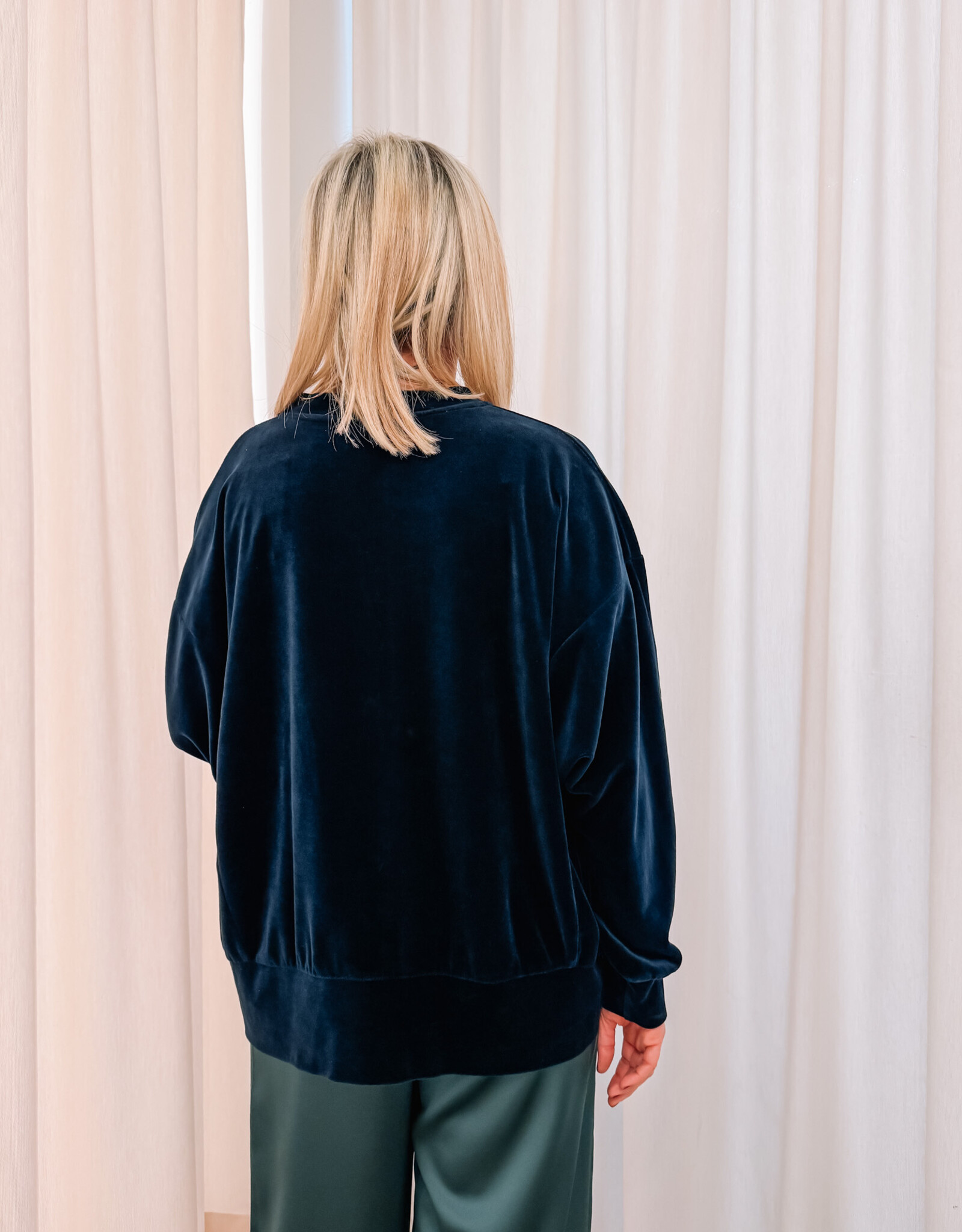 The Golden House Joh Sweater Velours 'Phillipa' - Notte