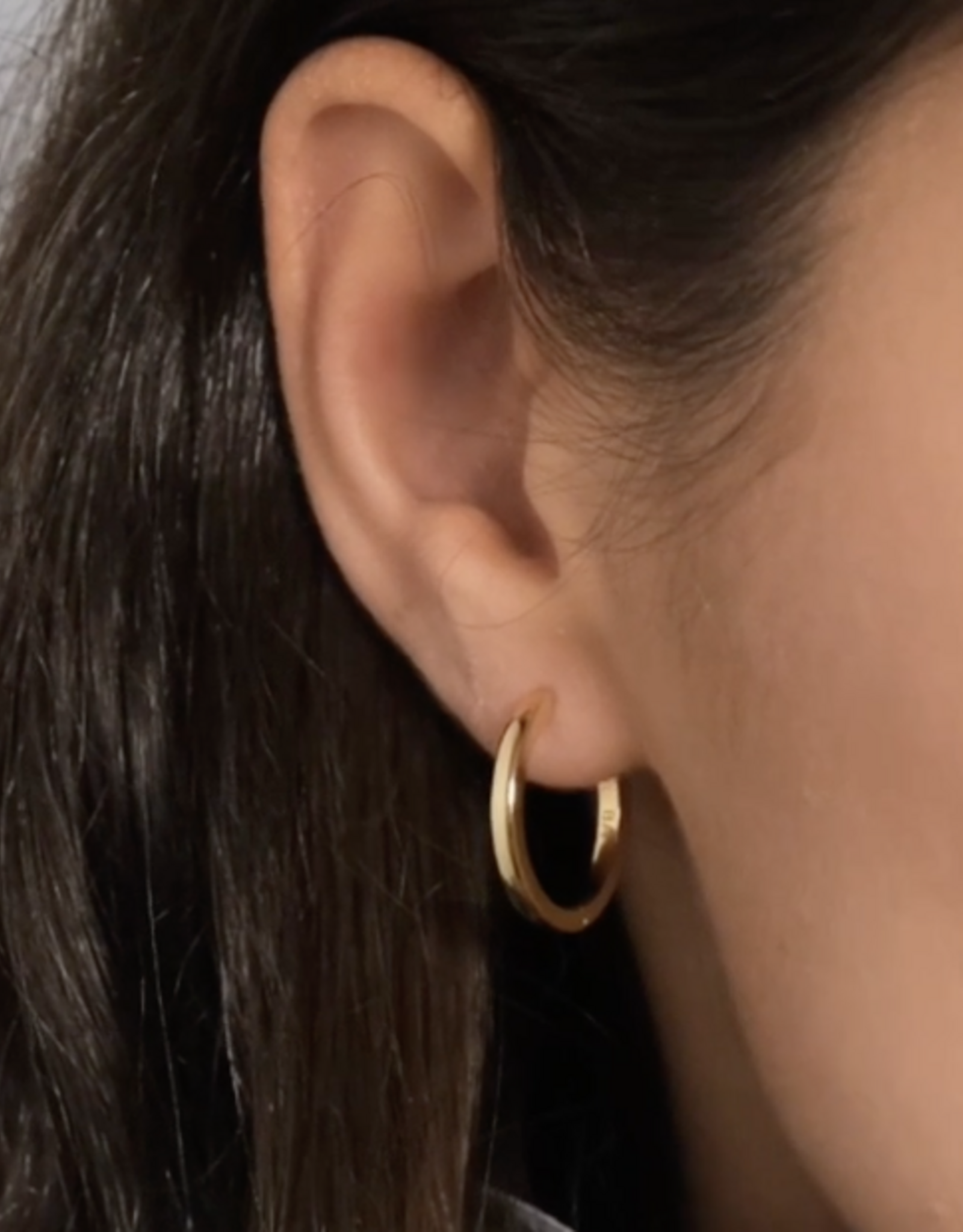 Billion Avenue Iva M Earring - Gold - 20mm - Billion Avenue