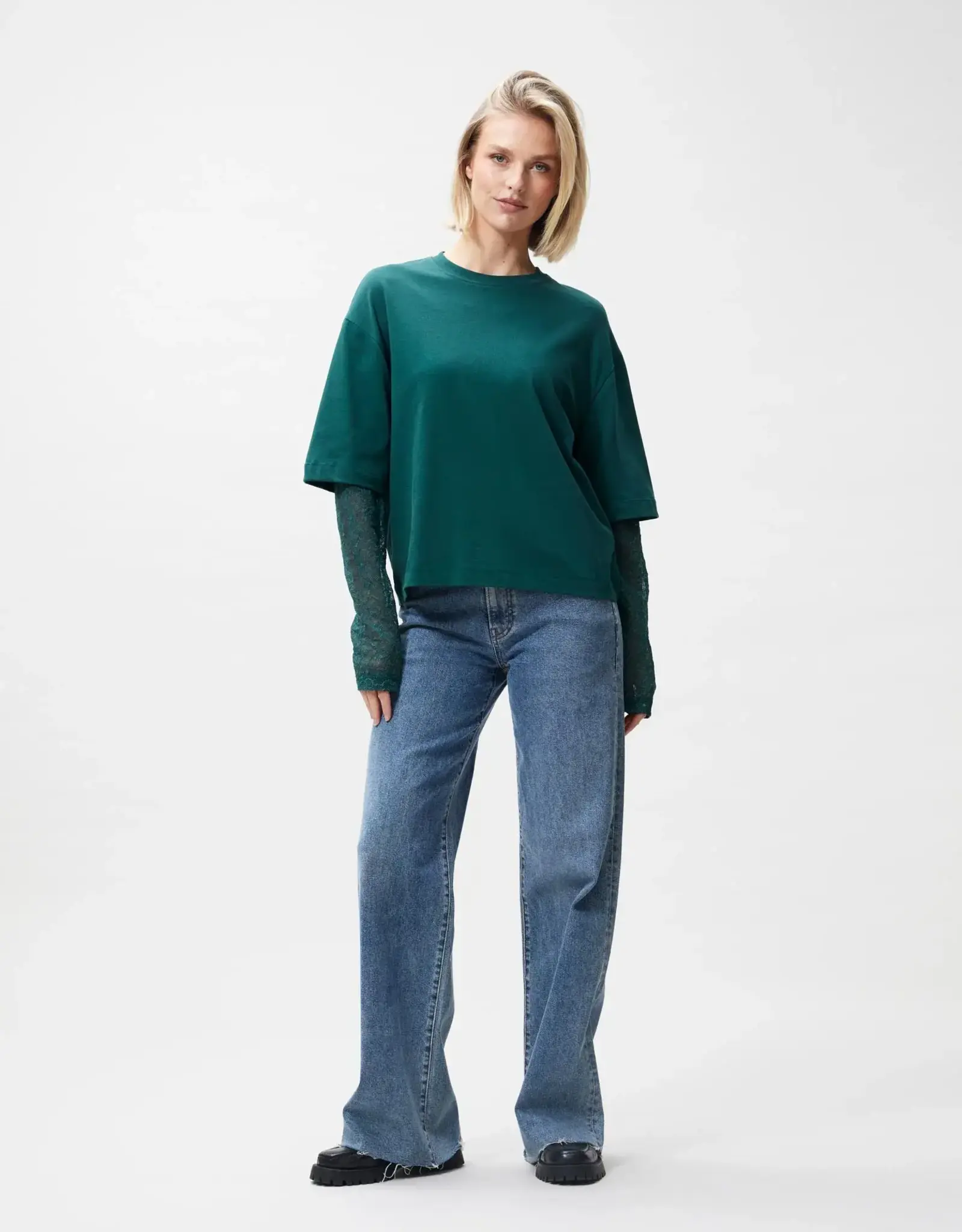 Catwalk Junkie T-Shirt Lange Mouw 'Lace Sleeves' - Sea Moss - Catwalk Junkie