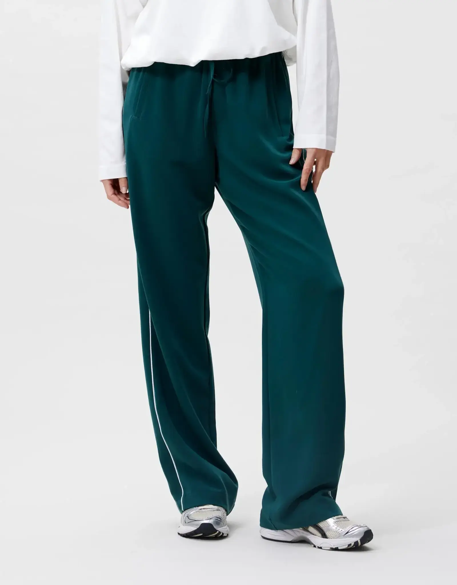 Catwalk Junkie Broek 'Tracksuit' -  Sea Moss - Catwalk Junkie