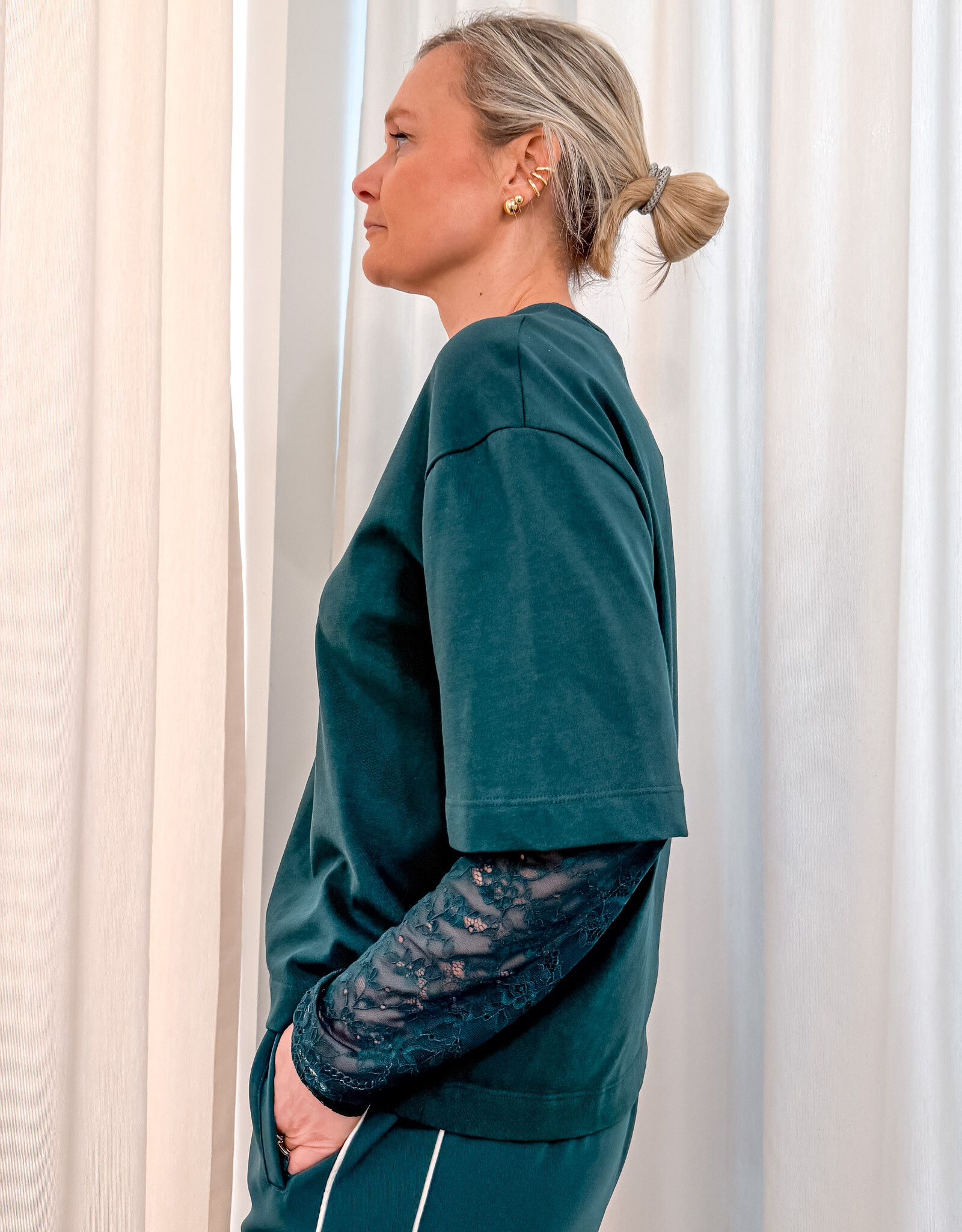 Catwalk Junkie T-Shirt Lange Mouw 'Lace Sleeves' - Sea Moss - Catwalk Junkie